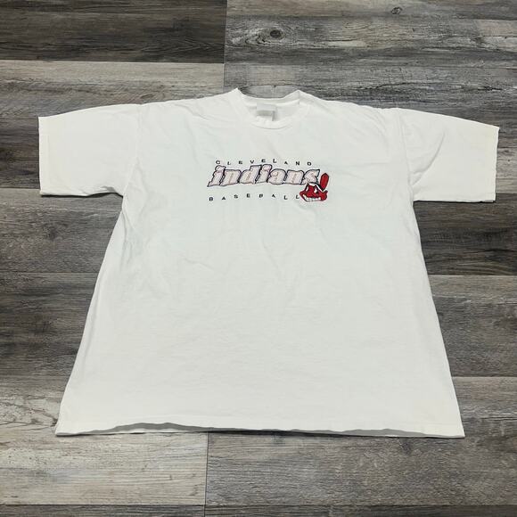 Vintage MLB Cleveland Indians White Red XL Crew Neck Embroidered Logo T-Shirt - Picture 2 of 9